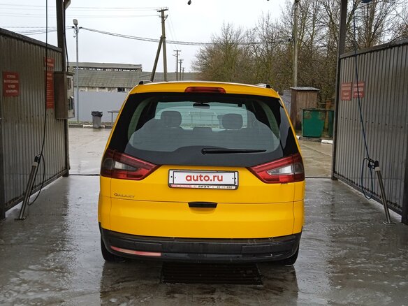 2013 Ford Galaxy II Рестайлинг, жёлтый, 600000 рублей - вид 5