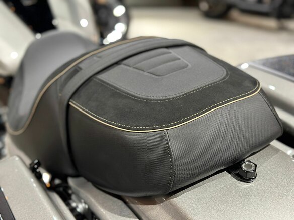 2023 Harley-Davidson CVO Road Glide, серебристый, 4900000 рублей - вид 17