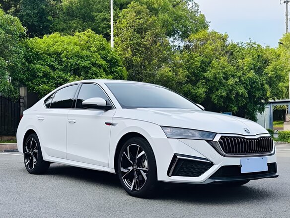 2023 Skoda Octavia IV (A8), белый, 2175000 рублей - вид 3