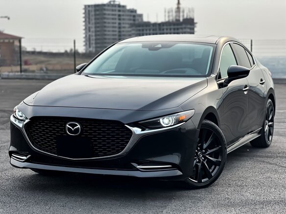 2021 Mazda 3 IV (BP), чёрный, 2000000 рублей - вид 1