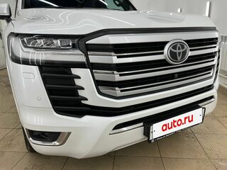 2021 Toyota Land Cruiser 300 Series, белый, 8550000 рублей, вид 3