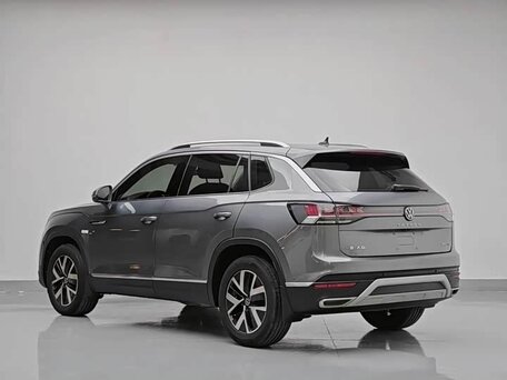 2023 Volkswagen Tayron I Рестайлинг, серый, 2790000 рублей, вид 4