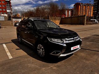 2018 Mitsubishi Outlander III Рестайлинг 3, чёрный, 2900000 рублей, вид 2