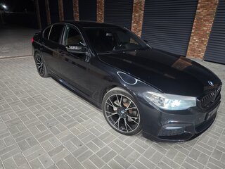 2019 BMW 5 серии 520i VII (G30/G31/G38), чёрный, 3570000 рублей, вид 3