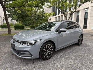 2021 Volkswagen Golf VIII, серый, 1560000 рублей, вид 1