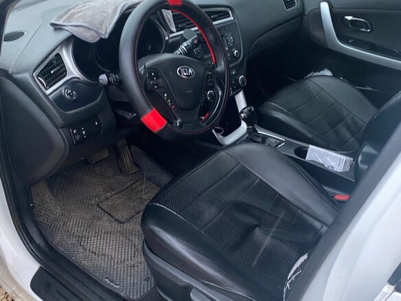 2018 Kia Ceed II Рестайлинг, жёлтый, 750000 рублей - вид 2
