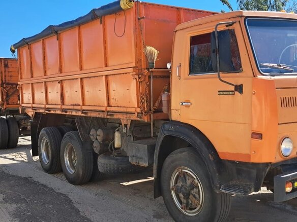1990 КамАЗ 55102, оранжевый, 1500000 рублей