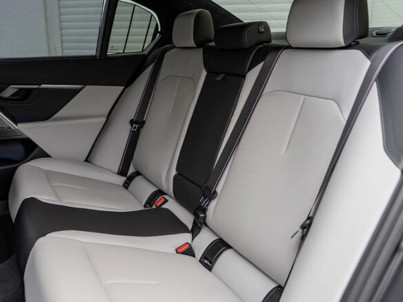 2025 BMW M5 VII (G90), серый, 26000000 рублей - вид 9