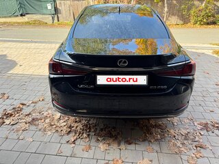 2022 Lexus ES 250 VII Рестайлинг, чёрный, 4990000 рублей, вид 4