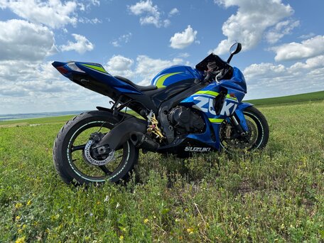 2011 Suzuki GSX-R 1000, синий, 700000 рублей, вид 4