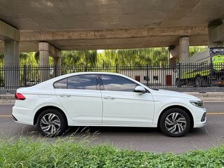 2022 Volkswagen Bora IV (China Market) Рестайлинг, белый, 1600000 рублей, вид 4