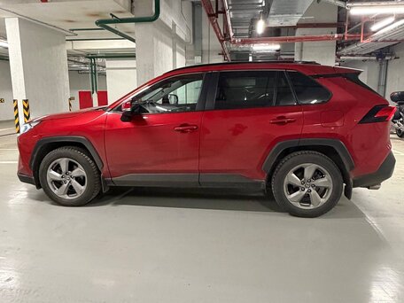2021 Toyota RAV4 V (XA50), красный, 3400000 рублей, вид 5