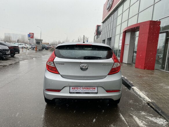 2015 Hyundai Solaris I Рестайлинг, серебристый - вид 5