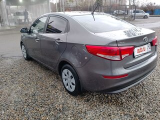 2015 Kia Rio III Рестайлинг, серый, 980000 рублей, вид 5