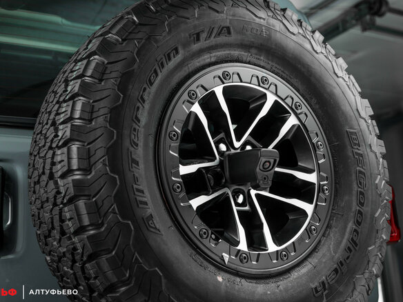 2025 Jeep Wrangler IV (JL) Рестайлинг, серый, 8650000 рублей - вид 5