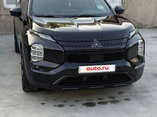 2021 Mitsubishi Outlander IV, чёрный, 3200000 рублей, вид 2