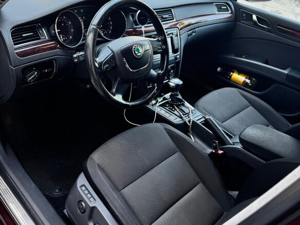 2011 Skoda Superb II, красный, 1300000 рублей - вид 7