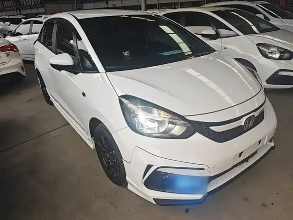 2023 Honda Fit IV Рестайлинг, белый, 1230000 рублей - вид 4