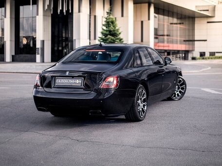2022 Rolls-Royce Ghost Black Badge II (Series I), чёрный, 32490000 рублей, вид 3