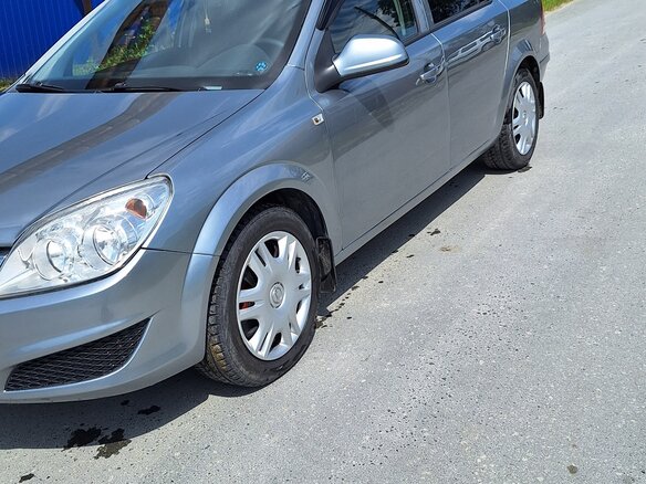 2011 Opel Astra H Рестайлинг, серый, 520000 рублей - вид 4