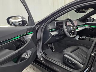 2026 BMW 5 серии 523d xDrive VIII (G60/G61/G68), серый, 9330000 рублей, вид 5