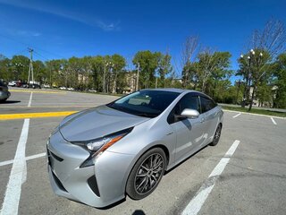 2017 Toyota Prius IV (XW50), серебристый, 1340000 рублей, вид 5