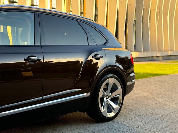 2016 Bentley Bentayga I, коричневый, 8700000 рублей - вид 13
