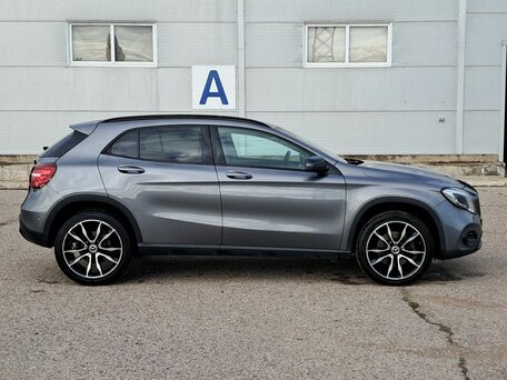 2019 Mercedes-Benz GLA 250 I (X156) Рестайлинг, серый, 1650000 рублей, вид 4