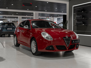 2013 Alfa Romeo Giulietta III, красный, 880000 рублей, вид 2