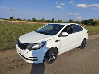 2015 Kia Rio III Рестайлинг, белый, 600000 рублей, вид 1