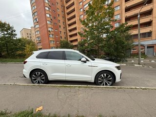 2019 Volkswagen Touareg III, белый, 8000000 рублей, вид 2