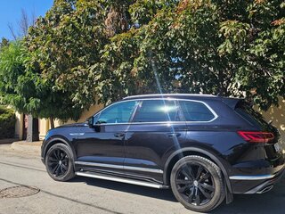 2018 Volkswagen Touareg III, чёрный, 4400000 рублей, вид 5