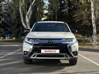 2020 Mitsubishi Outlander III Рестайлинг 3, белый, 2900000 рублей, вид 2