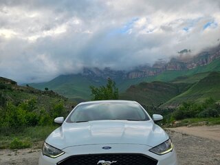 2016 Ford Fusion (North America) II Рестайлинг, белый, 2400000 рублей, вид 3