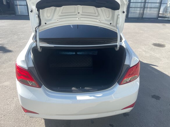 2014 Hyundai Solaris I Рестайлинг, белый, 930000 рублей - вид 9