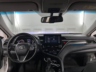 2021 Toyota Camry VIII (XV70) Рестайлинг, белый, 2570000 рублей, вид 3