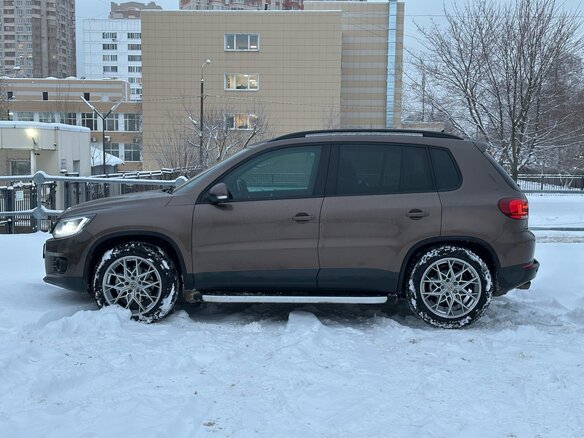 2015 Volkswagen Tiguan I Рестайлинг, коричневый, 1600000 рублей - вид 8