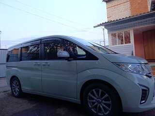 2015 Honda Stepwgn V, зелёный, 1650000 рублей, вид 1