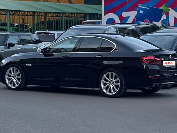 2013 BMW 5 серии 528i VI (F10/F11/F07) Рестайлинг, чёрный - вид 2