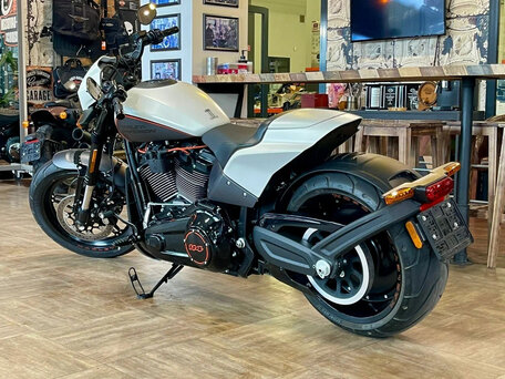 2018 Harley-Davidson FXDR 114, белый, 2300000 рублей, вид 5