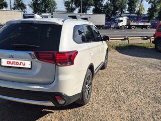 2017 Mitsubishi Outlander III Рестайлинг 2, белый, 2230000 рублей, вид 4