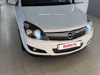 2012 Opel Astra H Рестайлинг, белый, 1300000 рублей, вид 3