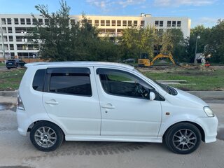 2002 Daihatsu YRV I Рестайлинг, белый, 380000 рублей, вид 2