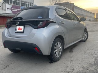 2020 Toyota Yaris IV, серый, 1180000 рублей, вид 5