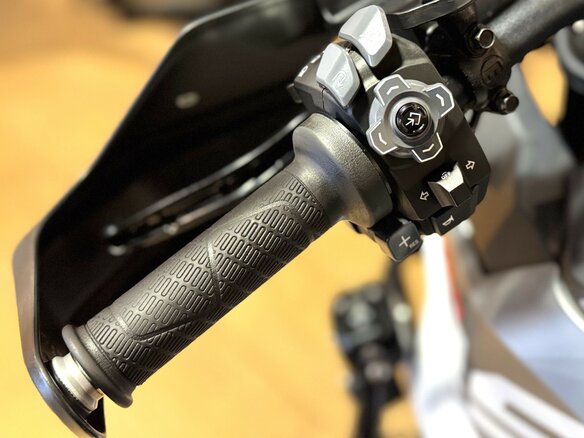 2023 KTM 1290 Super Adventure S, серый, 1520000 рублей - вид 14
