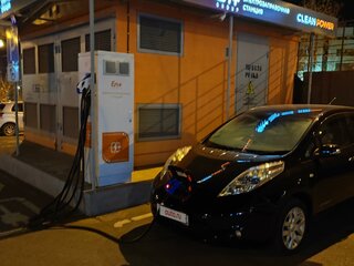 2011 Nissan Leaf I (ZE0/AZE0), чёрный, 1200000 рублей, вид 2