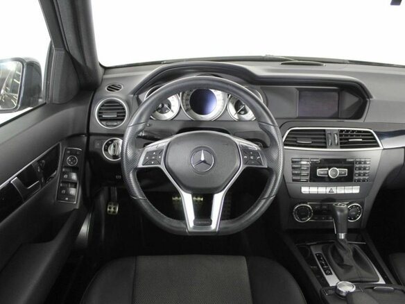 2012 Mercedes-Benz C-Класс 180 BlueEFFICIENCY III (W204) Рестайлинг, чёрный - вид 4