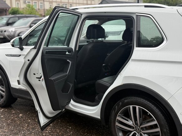 2023 Volkswagen Tiguan II Рестайлинг, белый, 3490000 рублей - вид 10