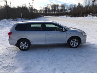 2012 Toyota Corolla Fielder X (E140, E150) Рестайлинг, серебристый, 955000 рублей, вид 5