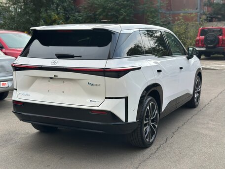 2026 Toyota bZ3X 58.3 kWh, серебристый, 2950000 рублей, вид 5